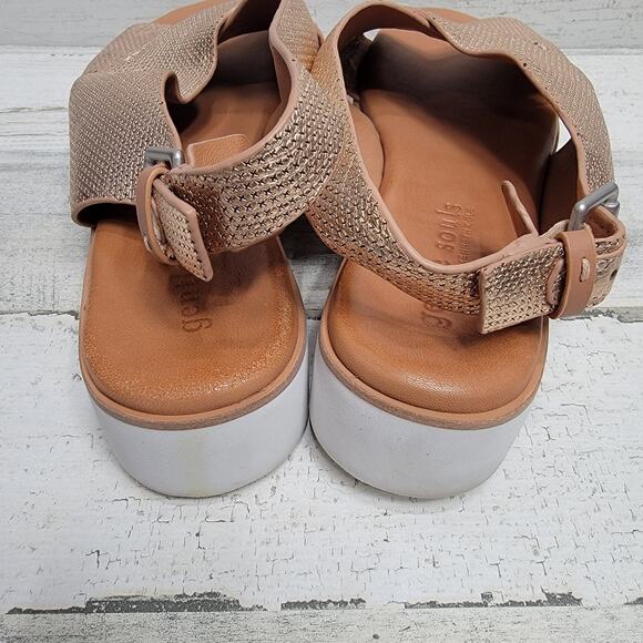 GENTLE SOULS KIKI GOLD SANDALS, SIZE 10 - Picture 4 of 7
